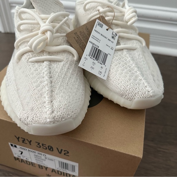 YEEZY BOOST 350 V2 - Picture 2 of 10